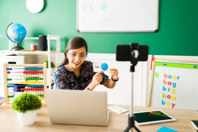 Interactive Online Learning Made Fun